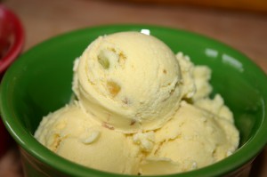 Une belle glace crue à partir d'un extracteur de jus