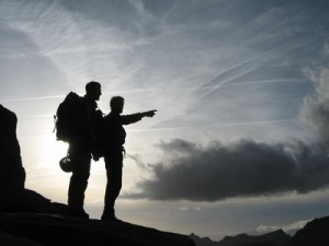 alpinistes au coucher/lever du soleil L'aventure crudivore : un régime incroyablement énergisant